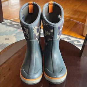 Bogs Kids' Classic Blue & Gray Polar Bear Camo Orange Accents Rain / Snow Boots